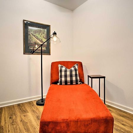 Newly Remodeled Apartment On Main Street In Saluda Екстериор снимка