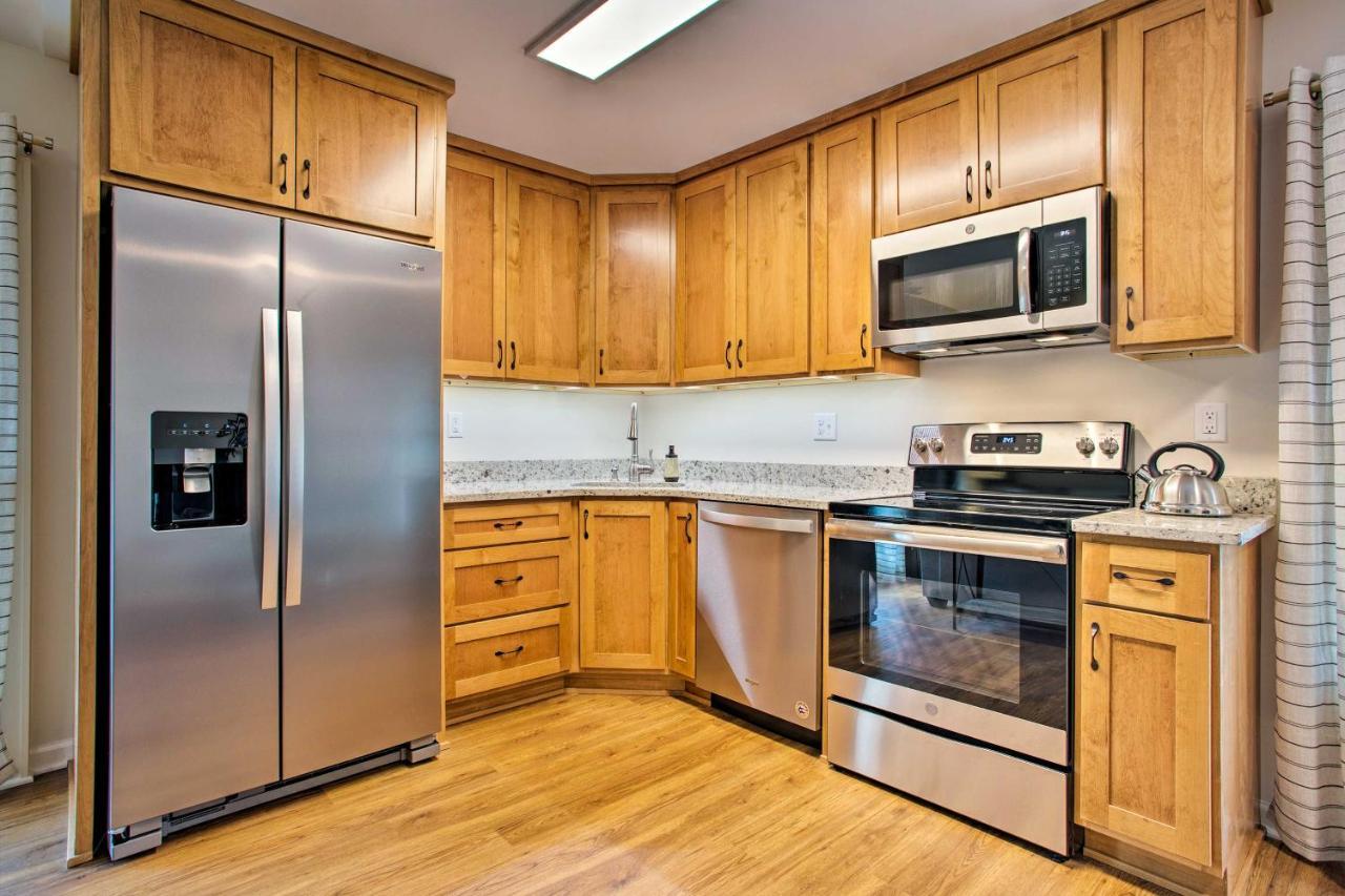 Newly Remodeled Apartment On Main Street In Saluda Екстериор снимка