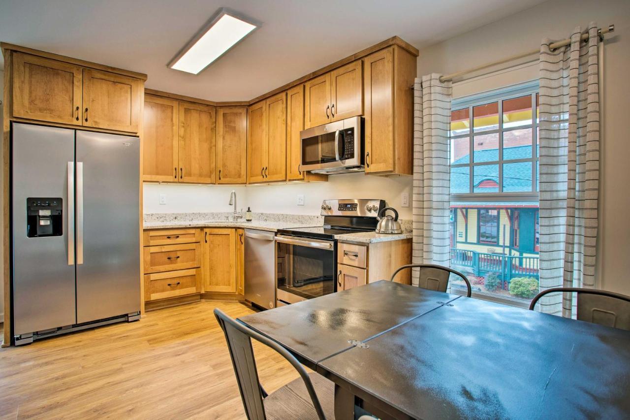 Newly Remodeled Apartment On Main Street In Saluda Екстериор снимка