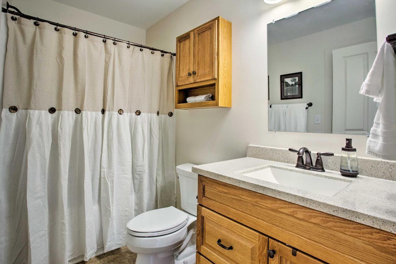 Newly Remodeled Apartment On Main Street In Saluda Екстериор снимка