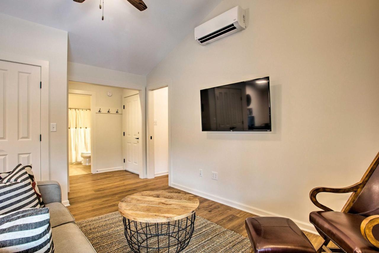 Newly Remodeled Apartment On Main Street In Saluda Екстериор снимка