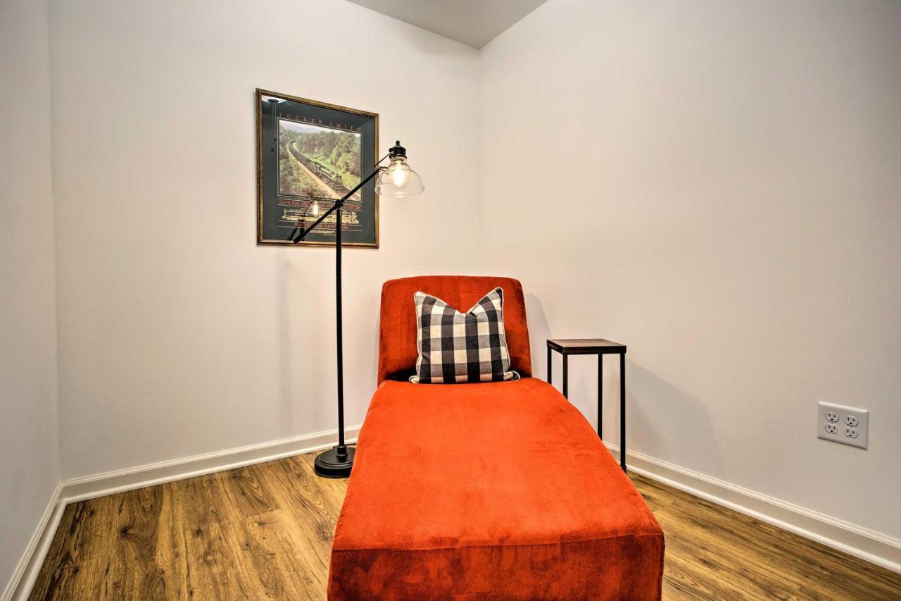 Newly Remodeled Apartment On Main Street In Saluda Екстериор снимка