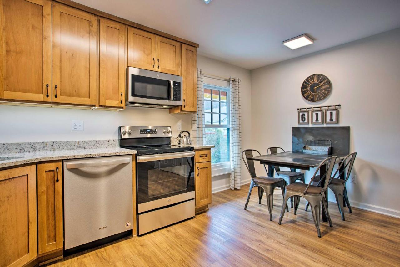 Newly Remodeled Apartment On Main Street In Saluda Екстериор снимка