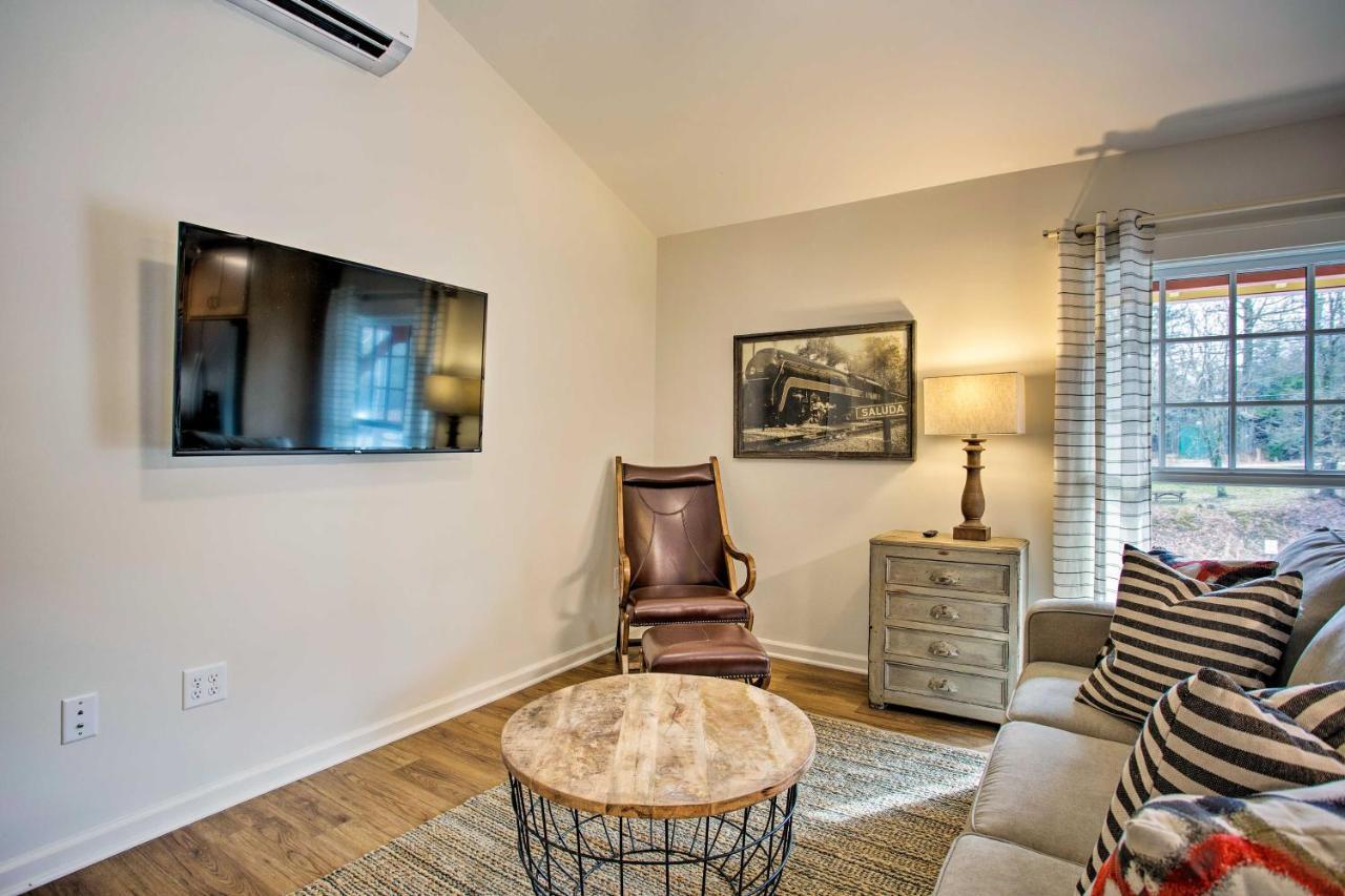 Newly Remodeled Apartment On Main Street In Saluda Екстериор снимка